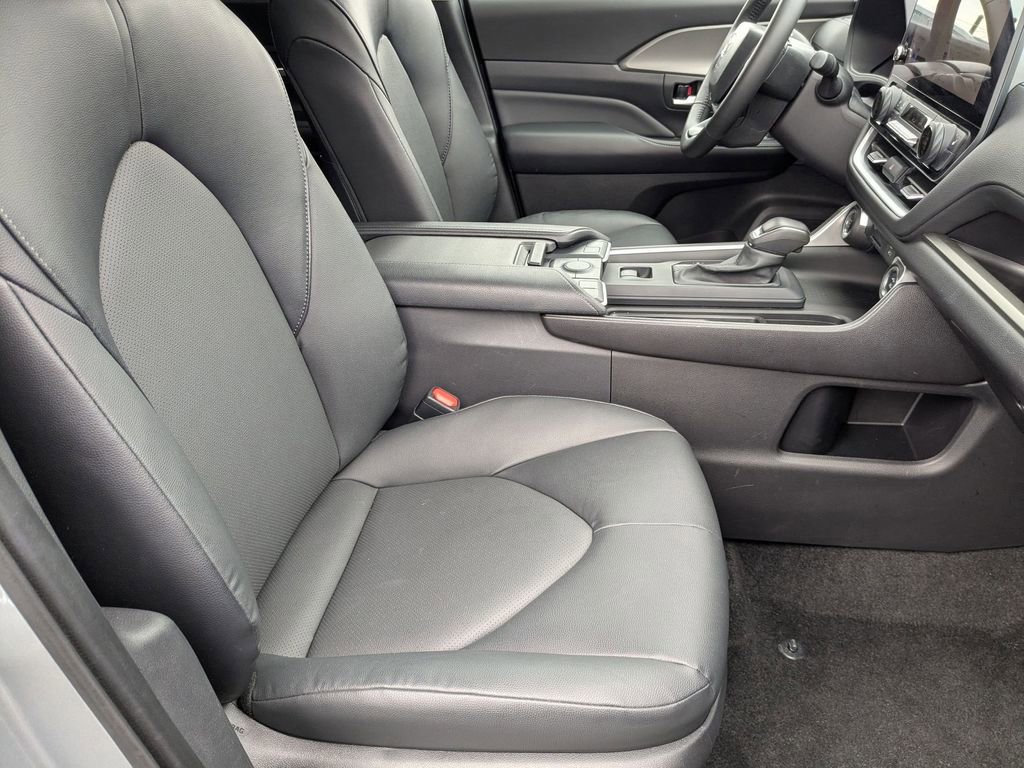 Used 2025 Toyota Grand Highlander XLE image 34