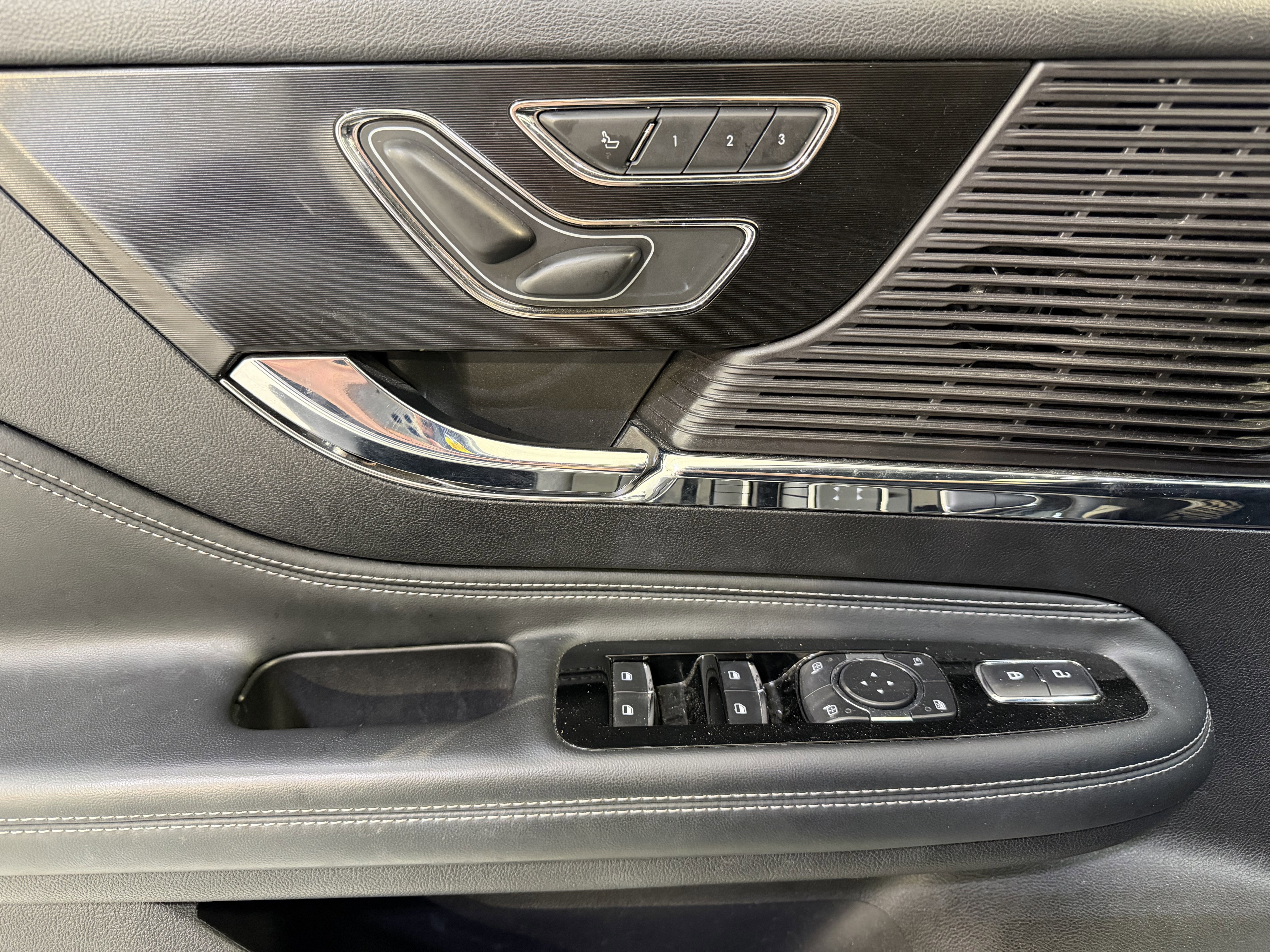 Used 2022 Lincoln Corsair FWD w/ Equipment Group 101A image 15