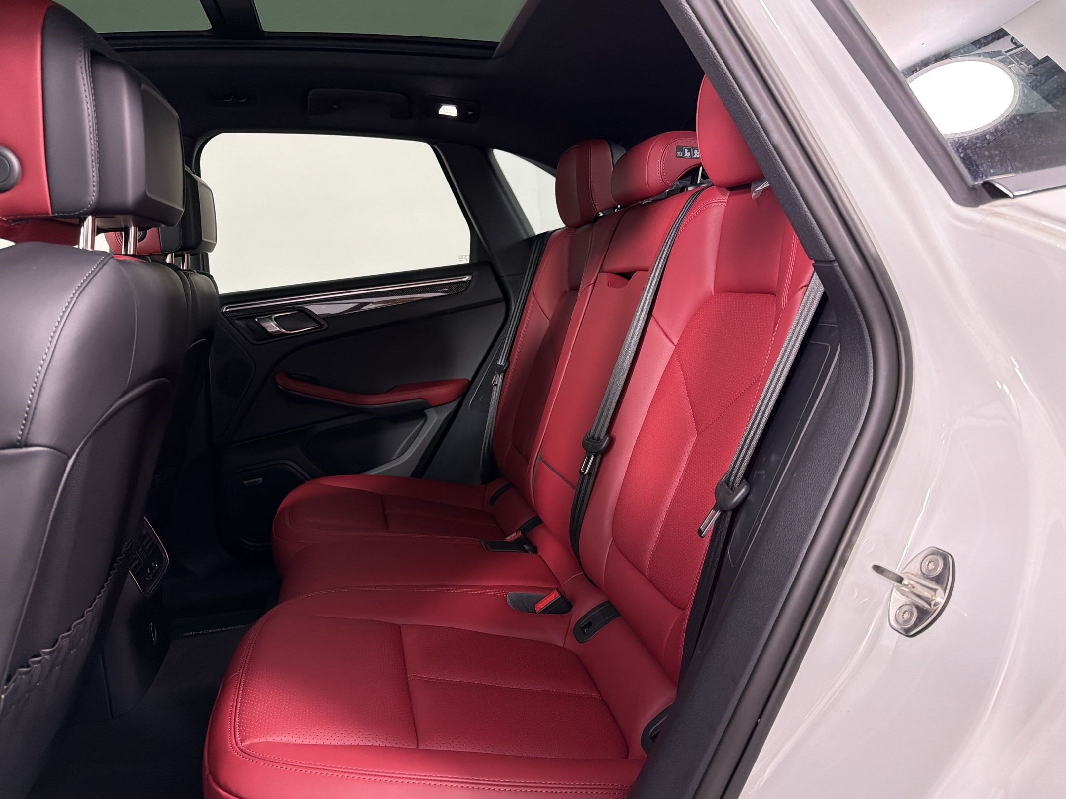 Certified 2024 Porsche Macan S AWD/4WD image 25