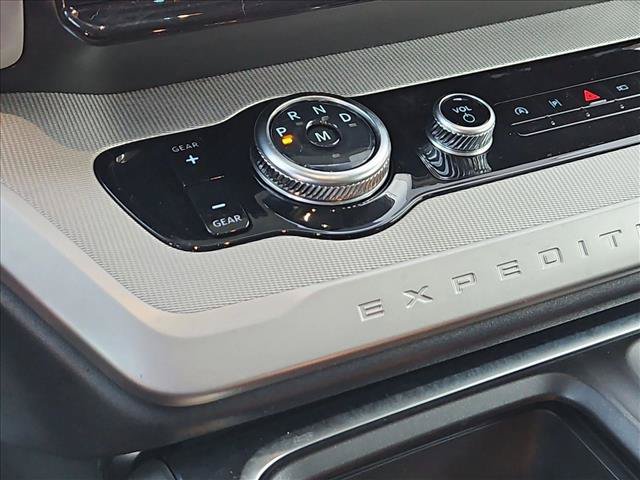 Used 2025 Ford Expedition Active RWD image 10