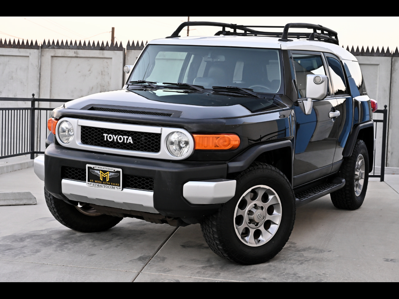 Used 2011 Toyota FJ Cruiser 4WD w/ Convenience Pkg image 1