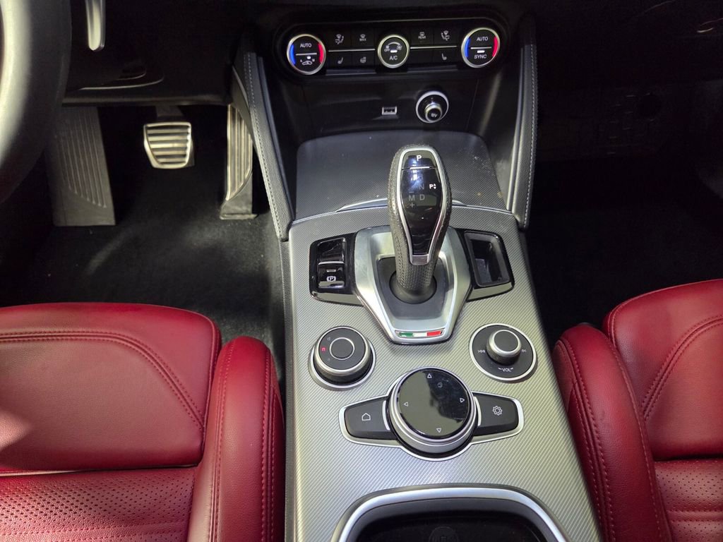 Used 2022 Alfa Romeo Stelvio Veloce AWD/4WD image 14