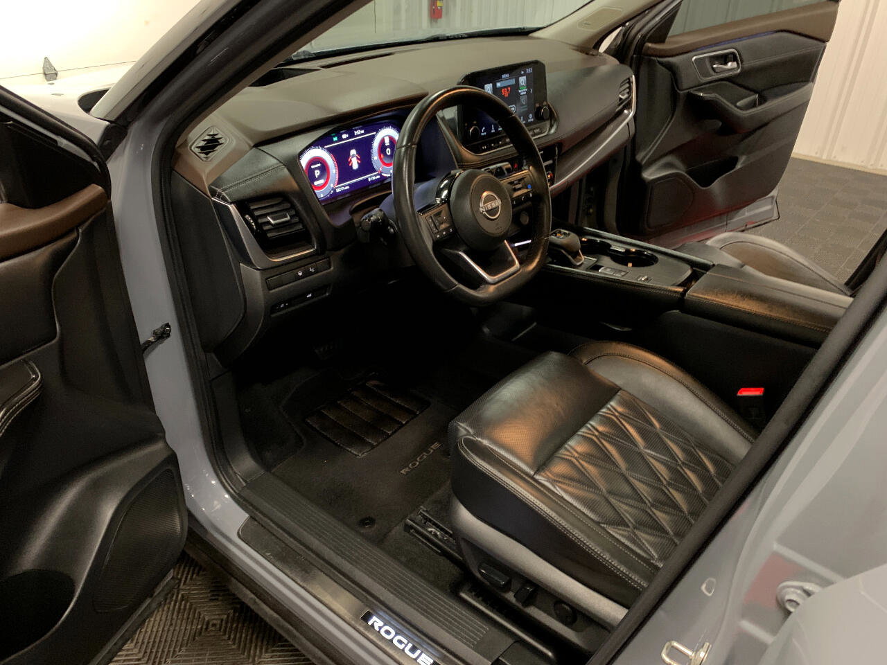 Used 2023 Nissan Rogue Platinum w/ Platinum Premium Package image 44