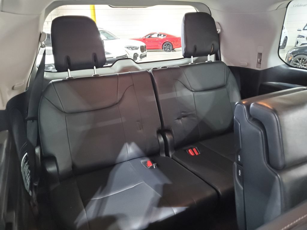 Used 2013 Lexus LX 570 4WD w/ Luxury Pkg image 25