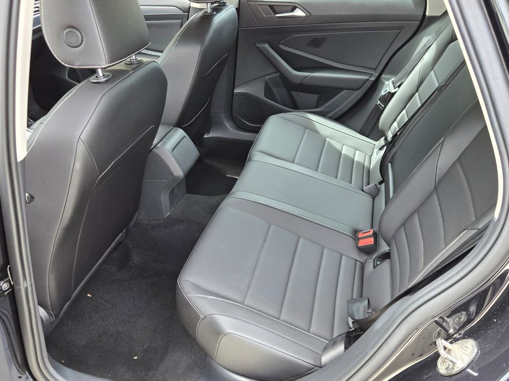 Certified 2022 Volkswagen Jetta SE image 11