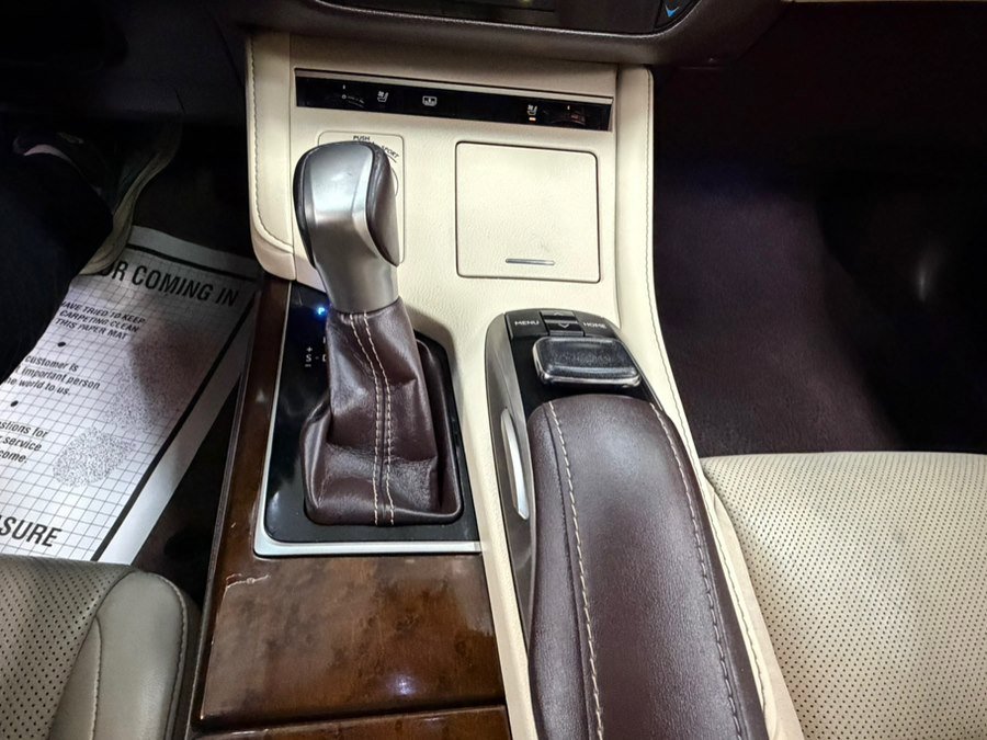 Used 2016 Lexus ES 350 w/ Luxury Package w/Wood Trim image 42