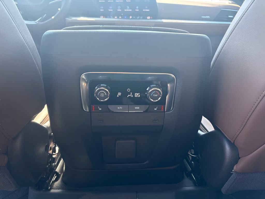 Used 2026 Chevrolet Suburban High Country RWD image 15