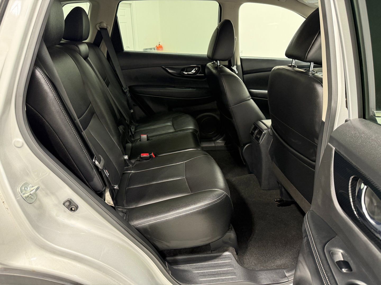 Used 2020 Nissan Rogue SL image 32