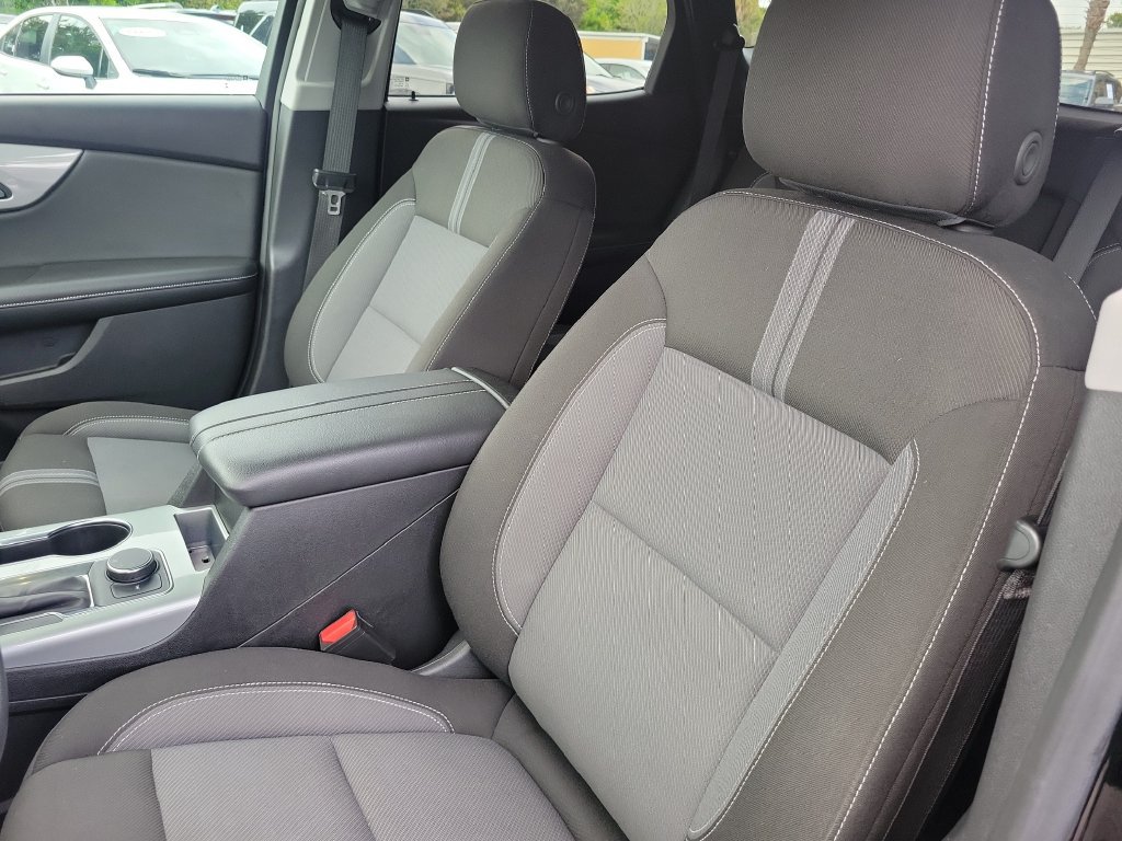 Used 2025 Chevrolet Blazer LT FWD image 24