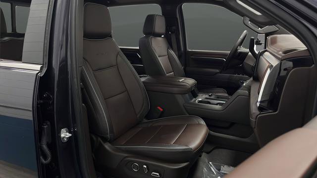 Used 2024 GMC Sierra 3500 Denali w/ Denali Reserve Package image 11