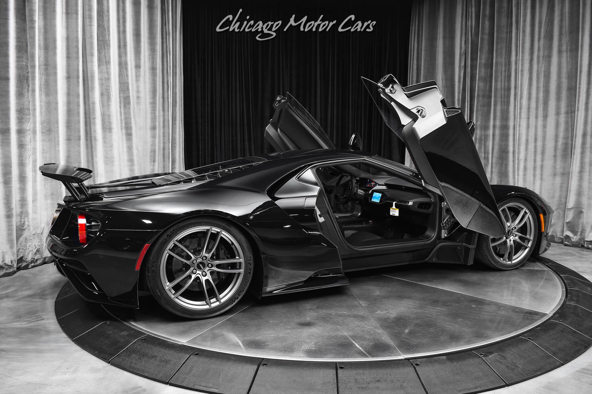 Used 2021 Ford GT RWD image 37