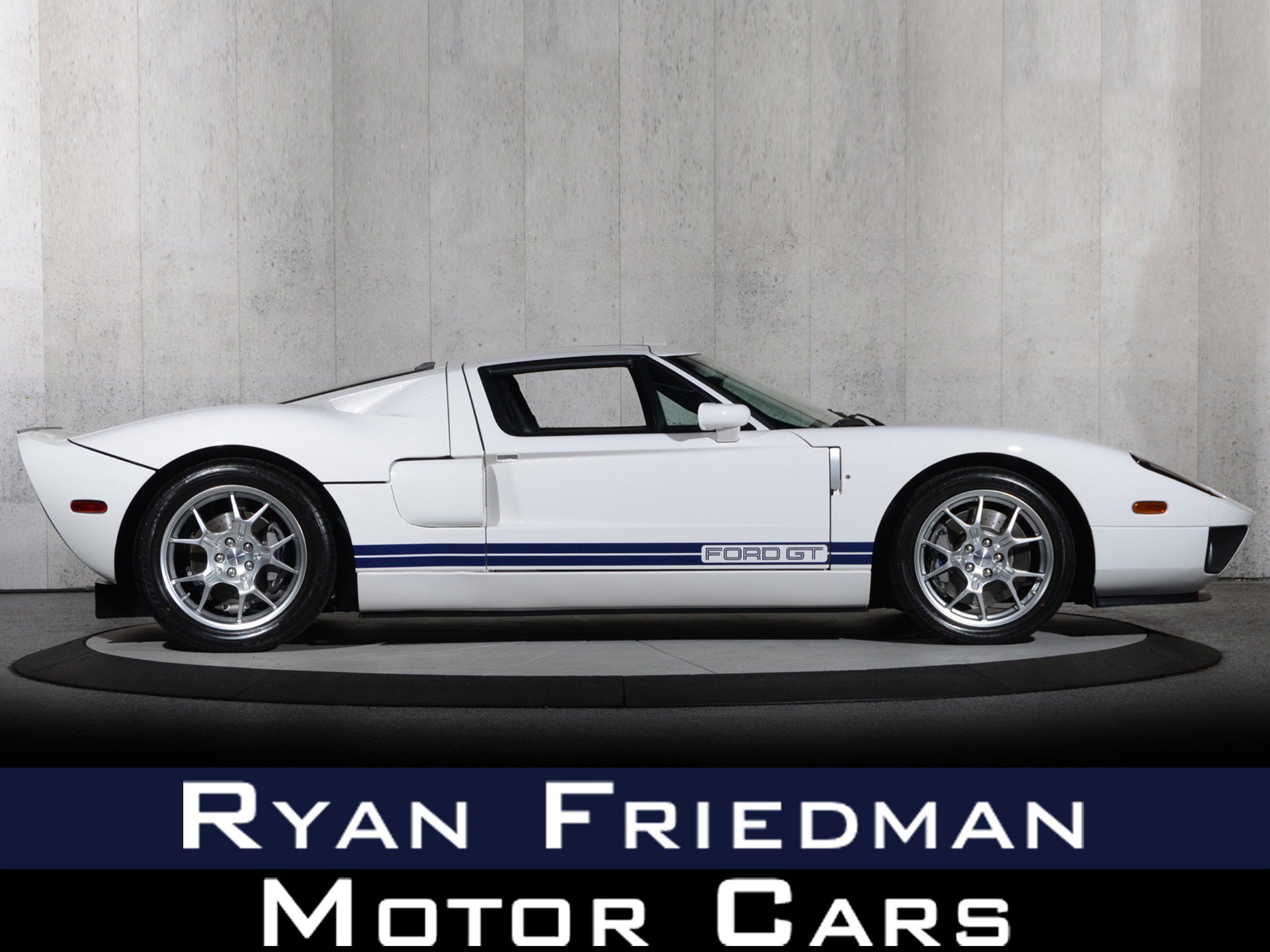 Used 2006 Ford GT RWD image 1