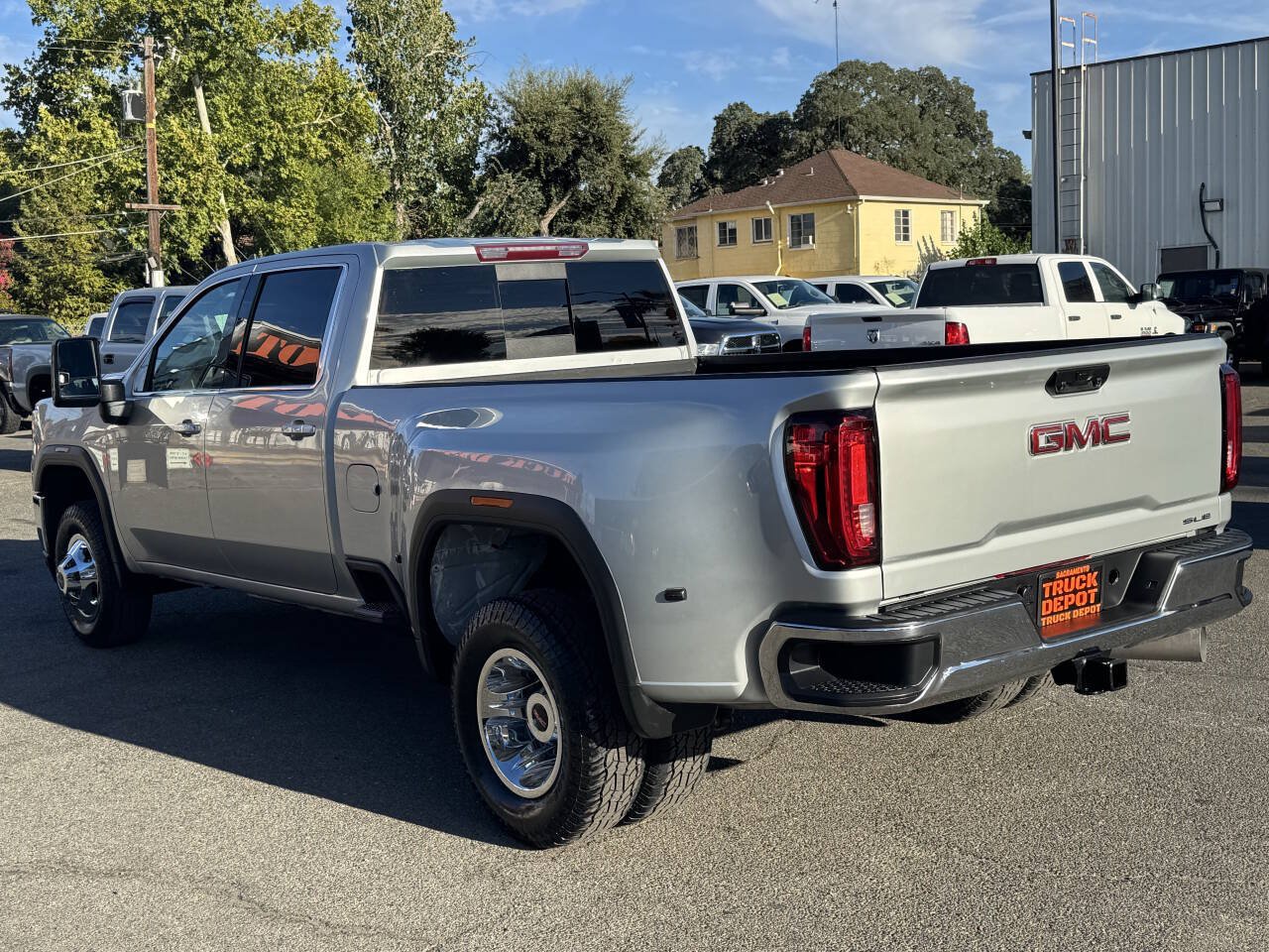 Used 2023 GMC Sierra 3500 SLE w/ SLE Value Package AWD/4WD image 4