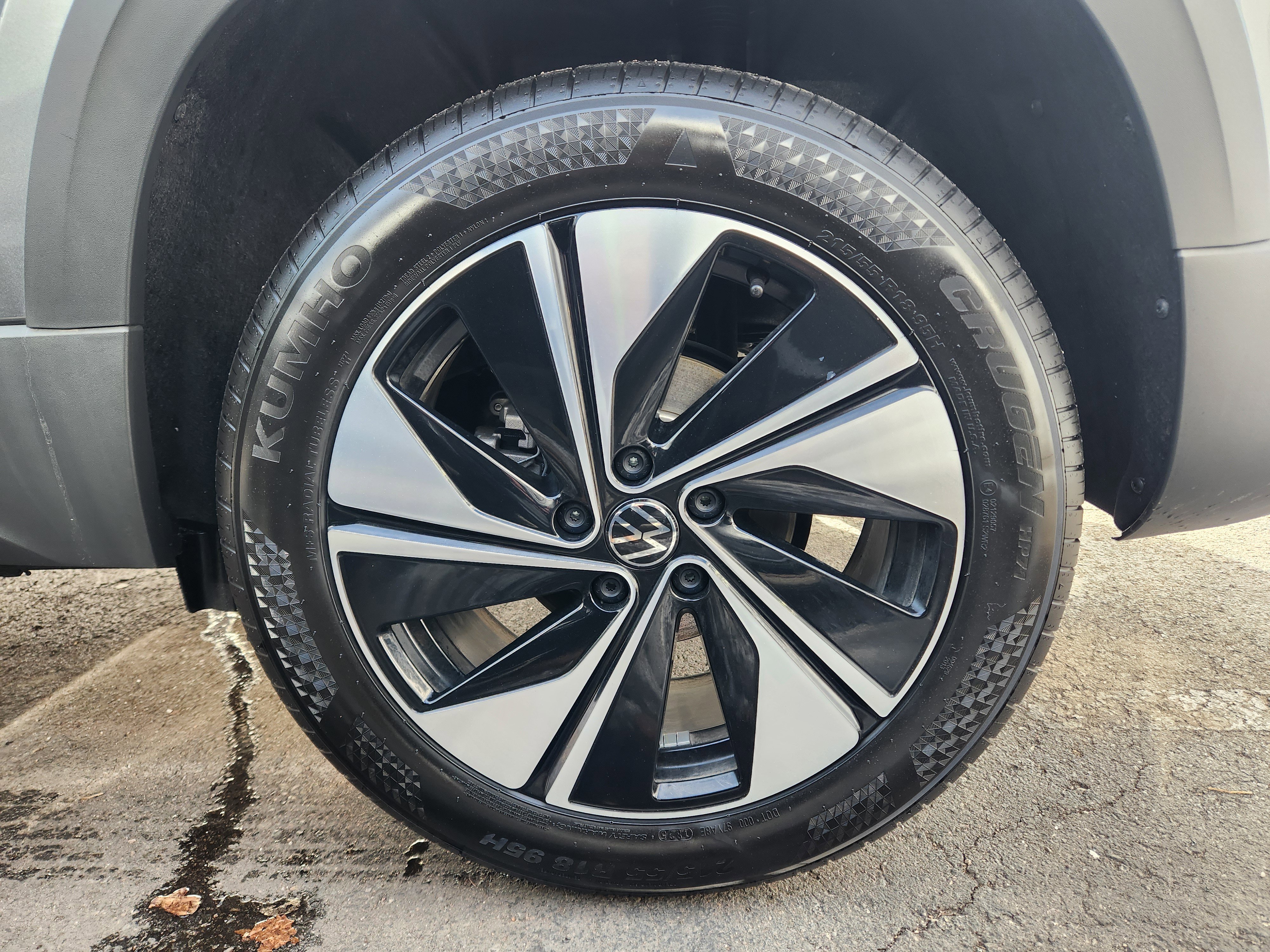 Used 2025 Volkswagen Taos SE image 27