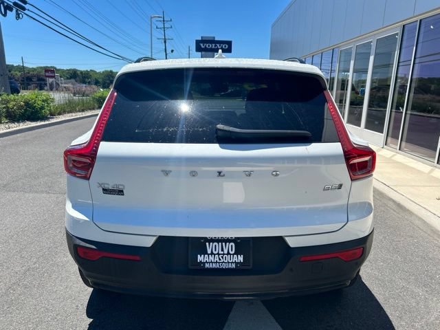 Certified 2025 Volvo XC40 B5 Plus AWD/4WD image 4
