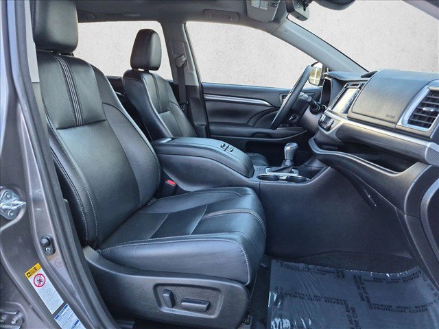 Used 2017 Toyota Highlander SE AWD/4WD image 21