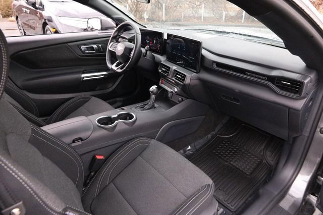 Used 2025 Ford Mustang Coupe image 21