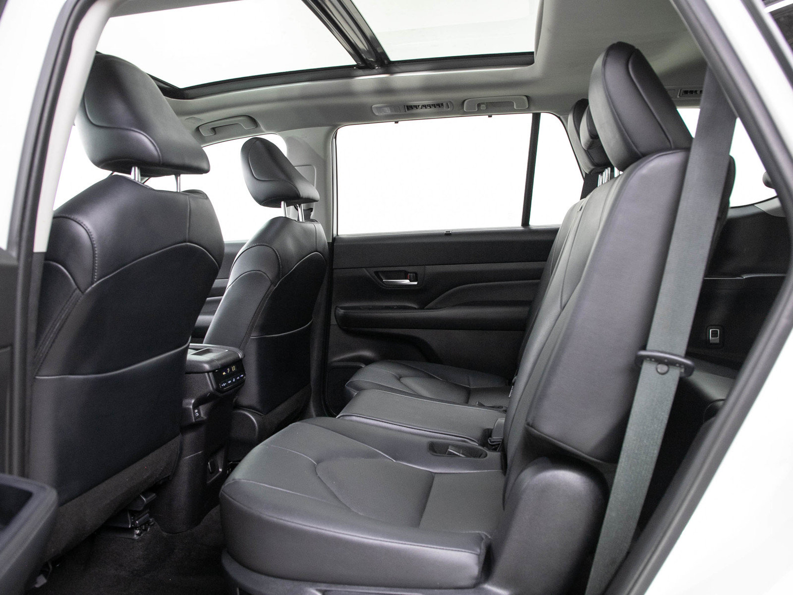 Used 2025 Toyota Grand Highlander AWD image 16