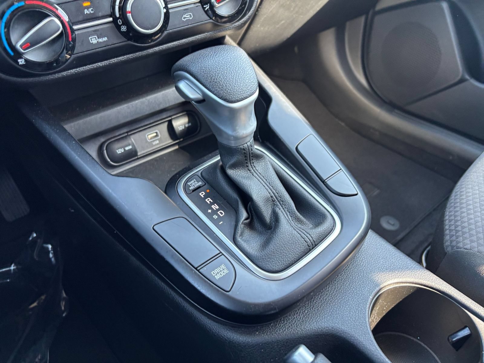 Used 2025 Kia Soul LX w/ LX Technology Package FWD image 38