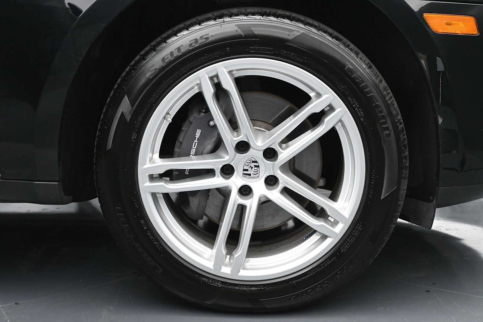 Certified 2024 Porsche Macan AWD/4WD image 21