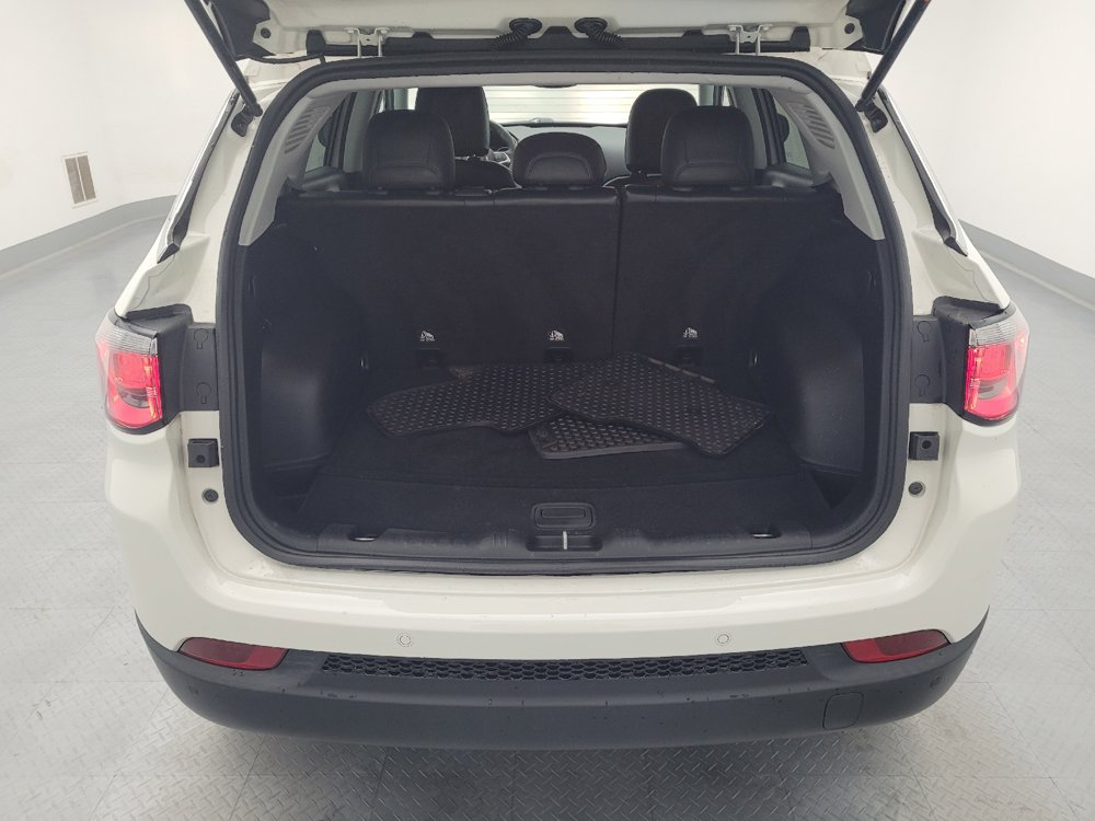 Used 2018 Jeep Compass Latitude w/ Safe & Security Group AWD/4WD image 29