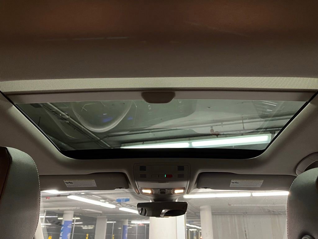 Used 2023 Volkswagen Jetta SE w/ Panoramic Sunroof Package image 10