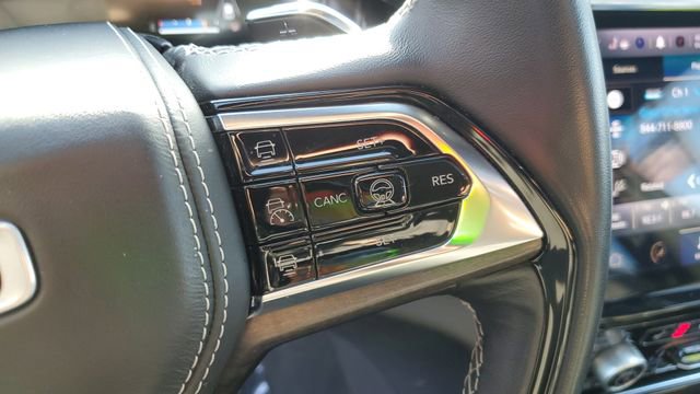 Used 2022 Jeep Grand Cherokee Overland w/ Advanced Protech Group III image 15