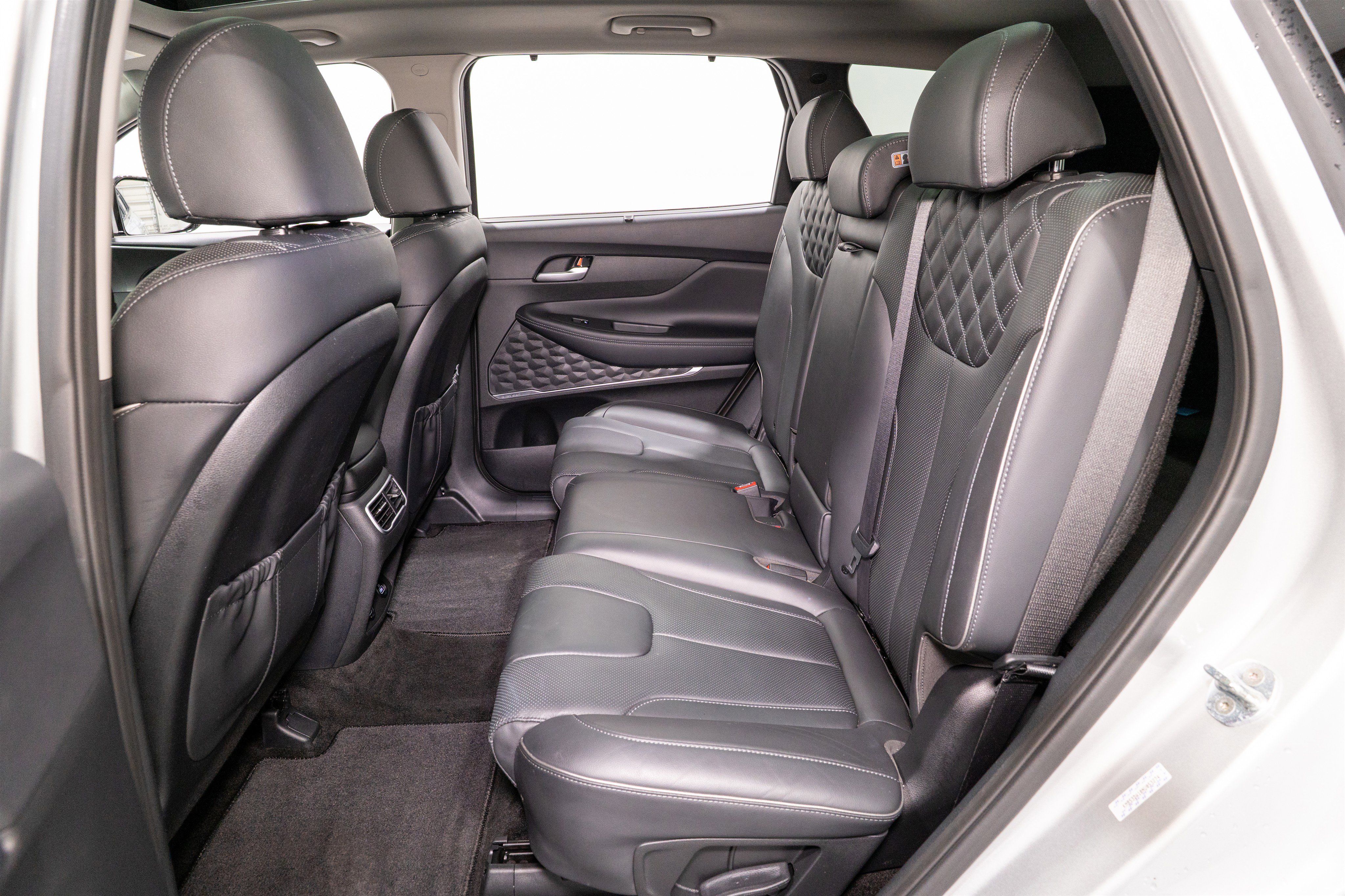 Used 2022 Hyundai Santa Fe SEL Premium w/ Cargo Package image 32