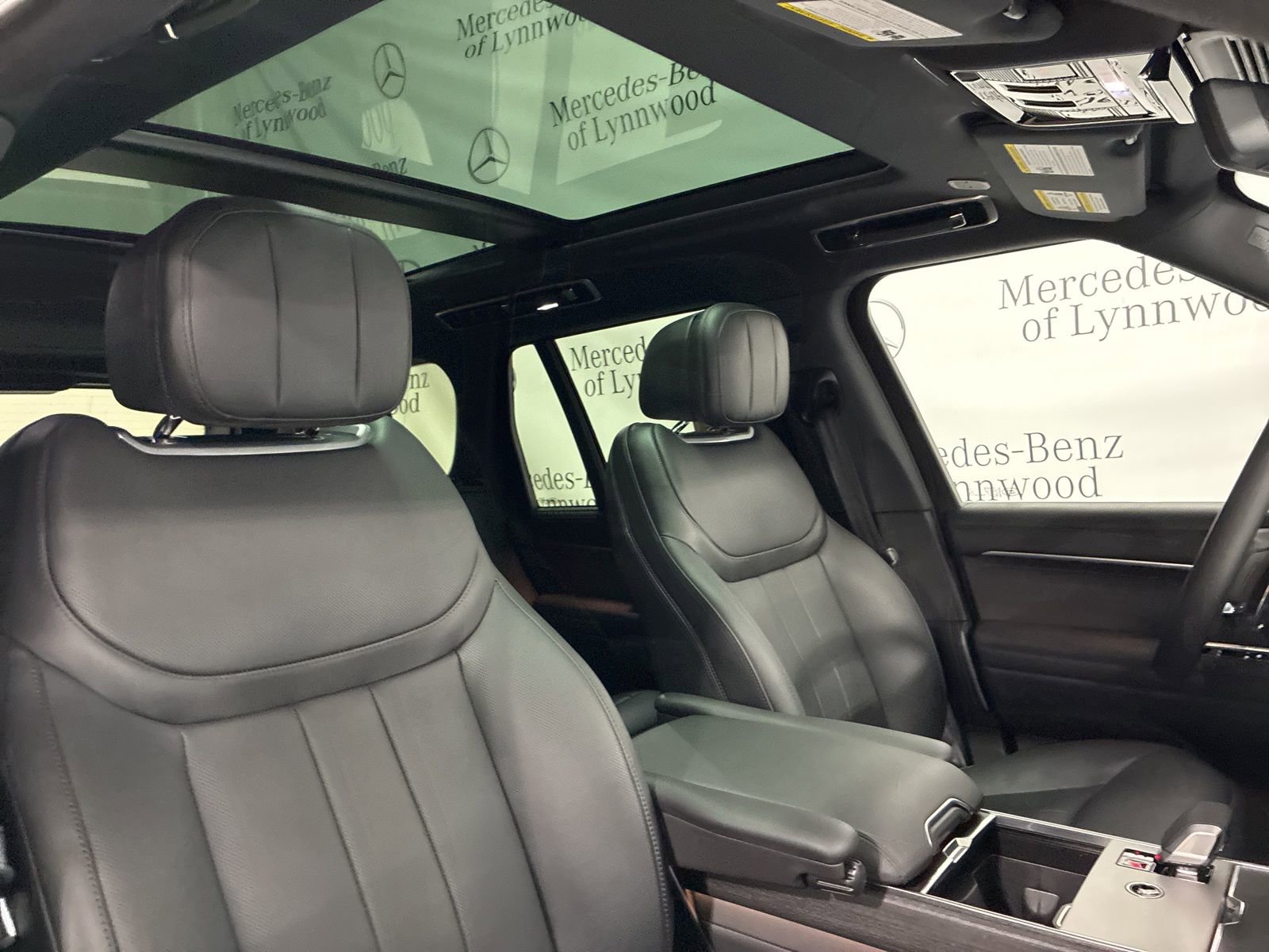 Used 2025 Land Rover Range Rover SE image 29