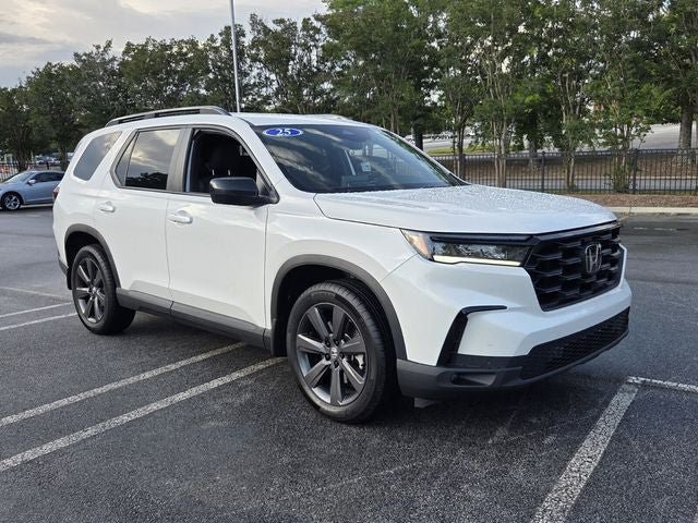 Used 2025 Honda Pilot Sport image 4