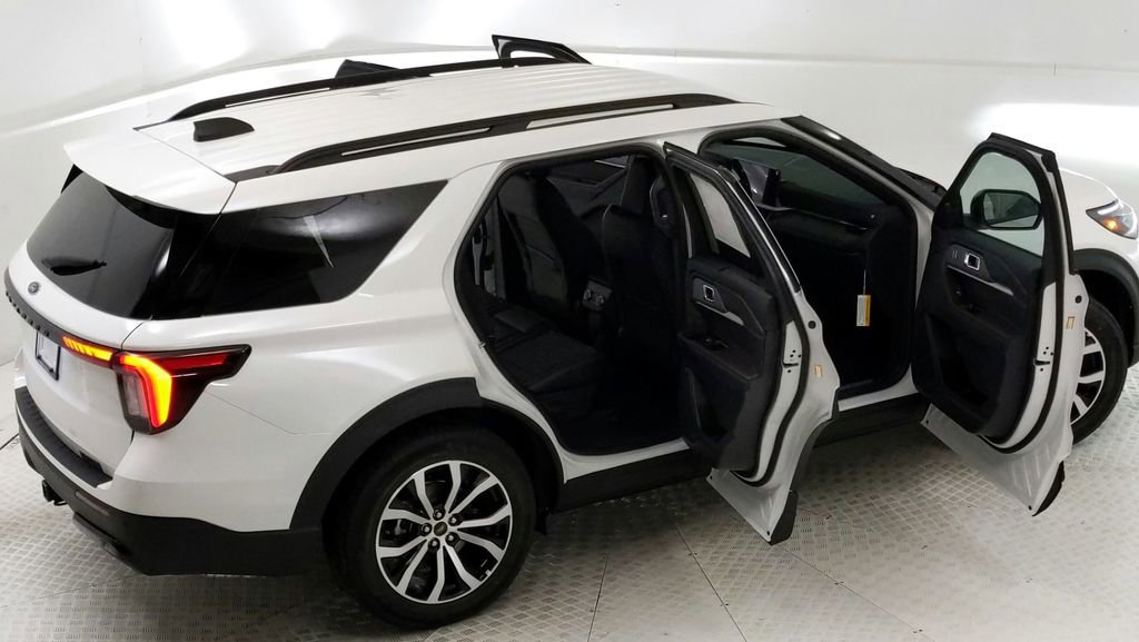 New 2025 Ford Explorer ST-Line w/ Premium Package image 22