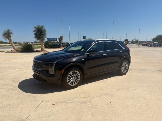 Used 2025 Cadillac XT4 Premium Luxury FWD image 3