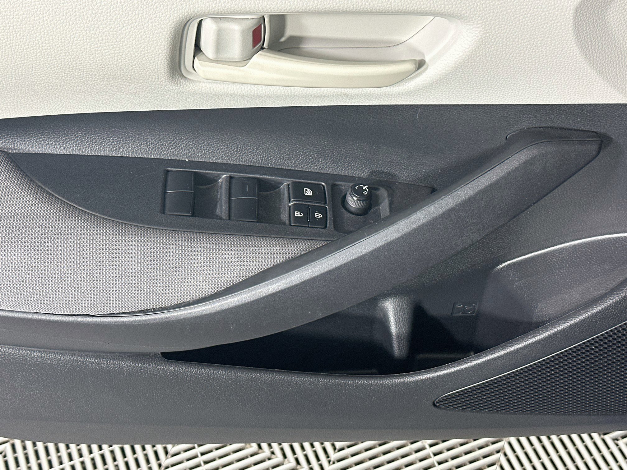 Used 2023 Toyota Corolla LE FWD image 14