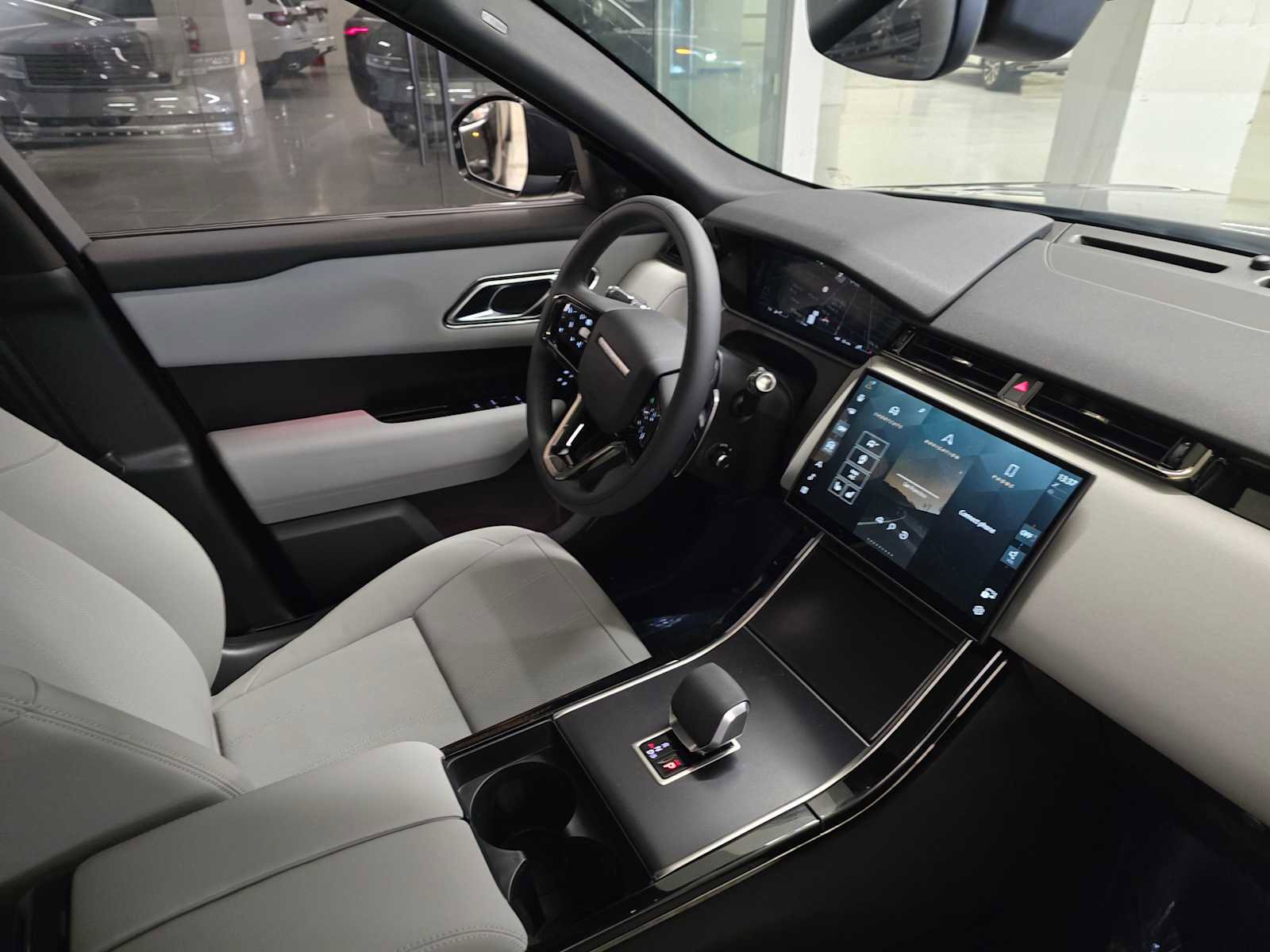New 2026 Land Rover Range Rover Velar Dynamic SE image 11