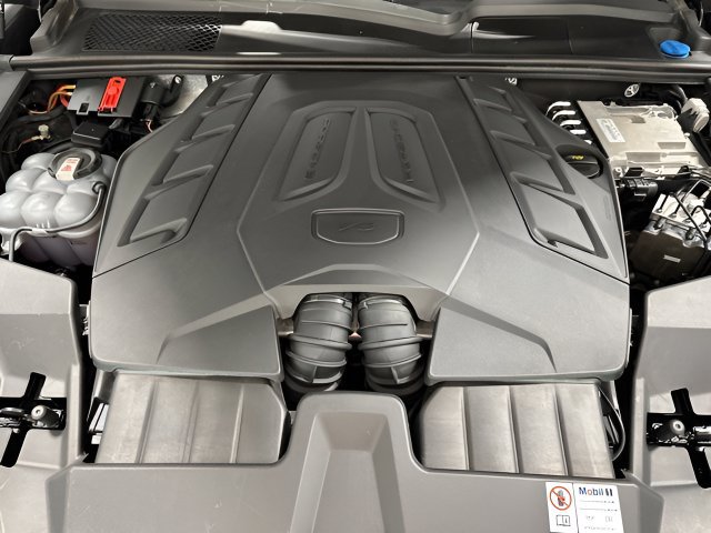 Used 2024 Porsche Cayenne S AWD/4WD image 11