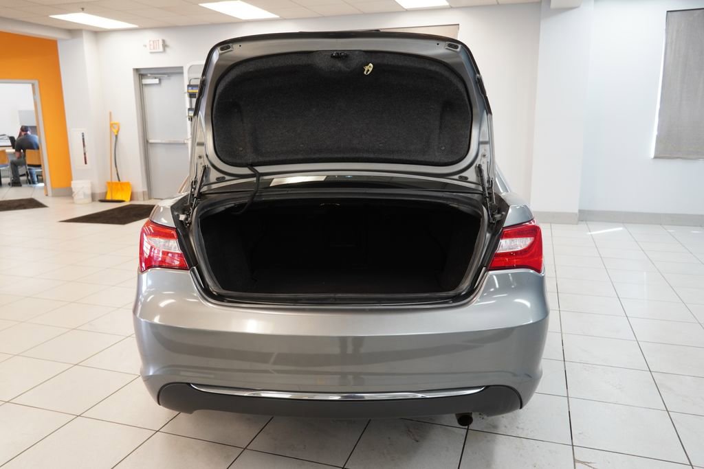Used 2012 Chrysler 200 Limited FWD image 10