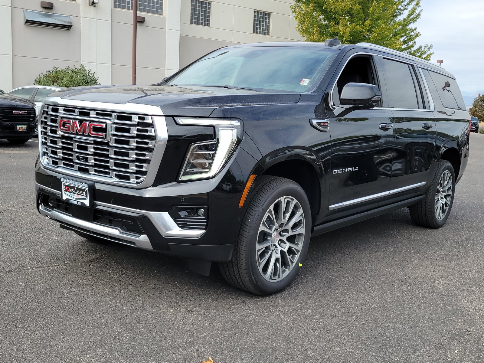 New 2026 GMC Yukon XL Denali w/ Denali Reserve Package AWD/4WD image 4