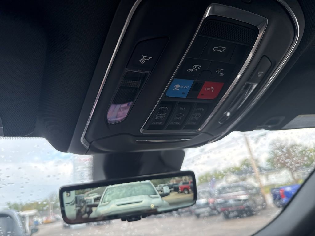 New 2025 Jeep Grand Cherokee Limited w/ Luxury Tech Group II image 24