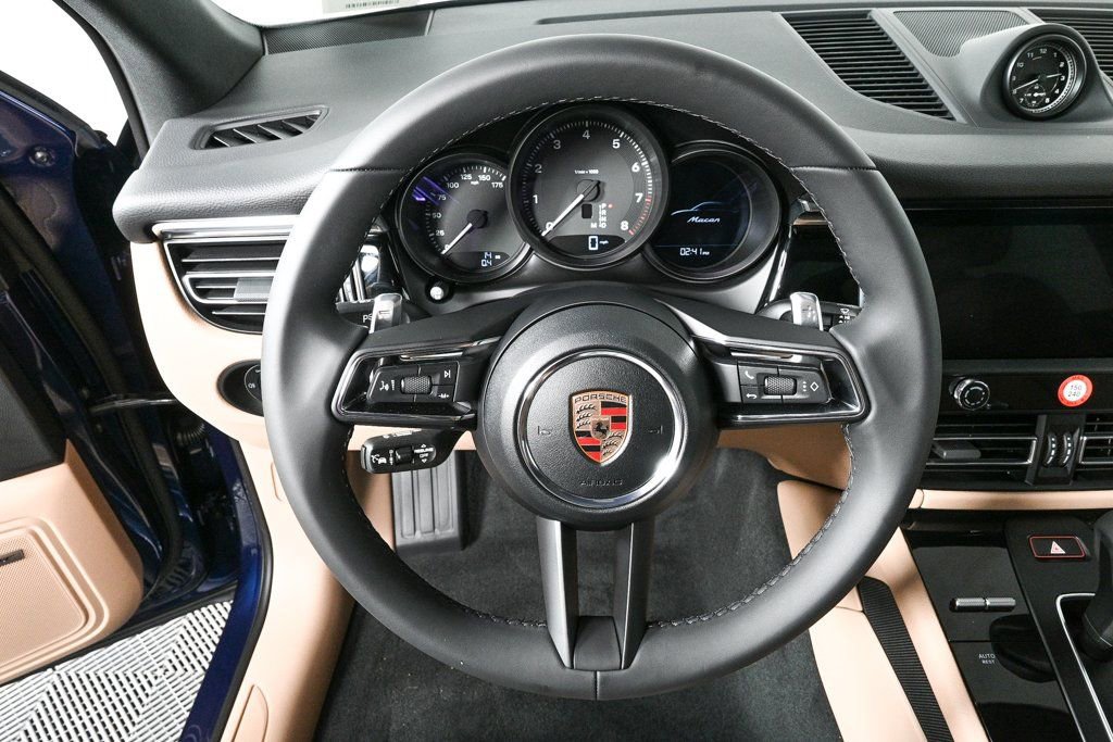 Certified 2026 Porsche Macan image 9