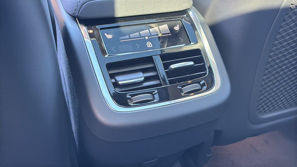 New 2027 Volvo XC60 B5 Ultra AWD/4WD image 9