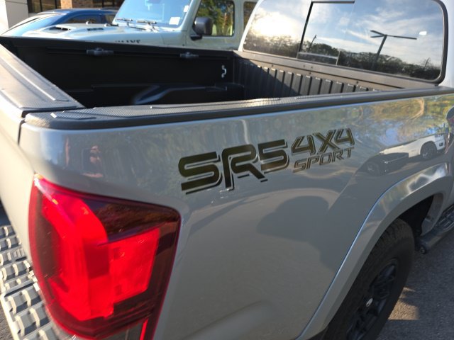 Used 2020 Toyota Tacoma SR5 w/ Technology Package AWD/4WD image 8