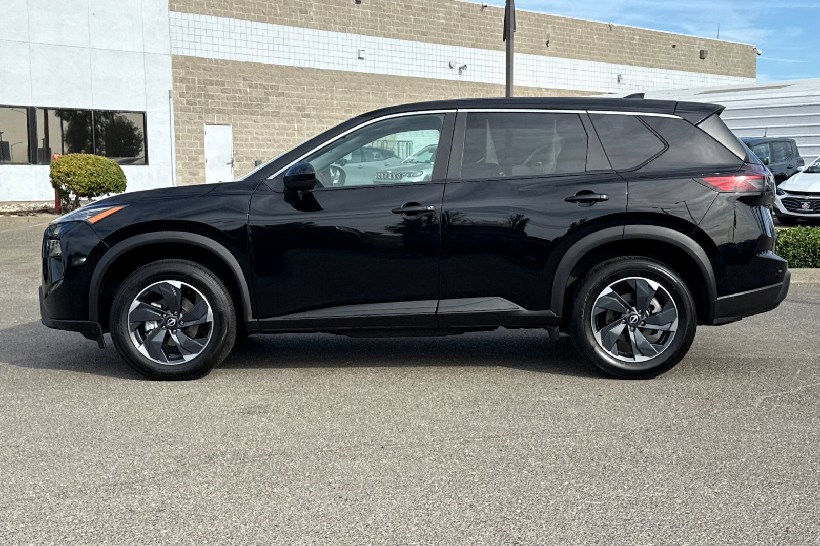 Certified 2024 Nissan Rogue SV AWD/4WD image 9