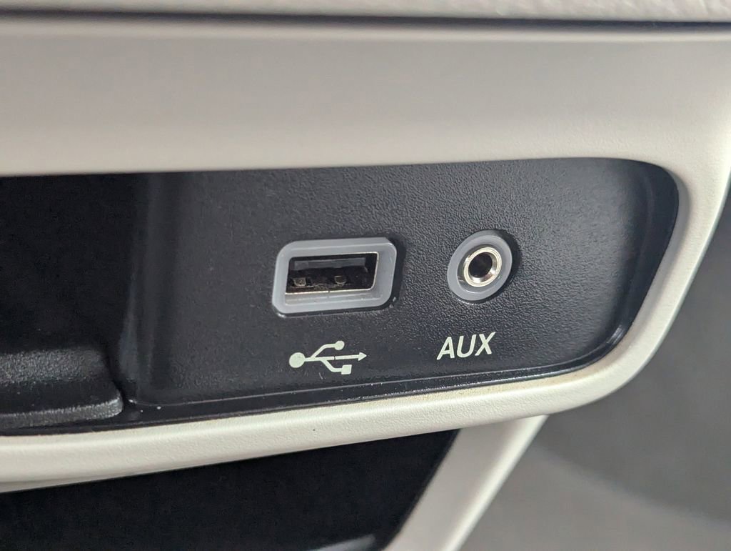 Used 2018 Chrysler Pacifica Touring-L image 17