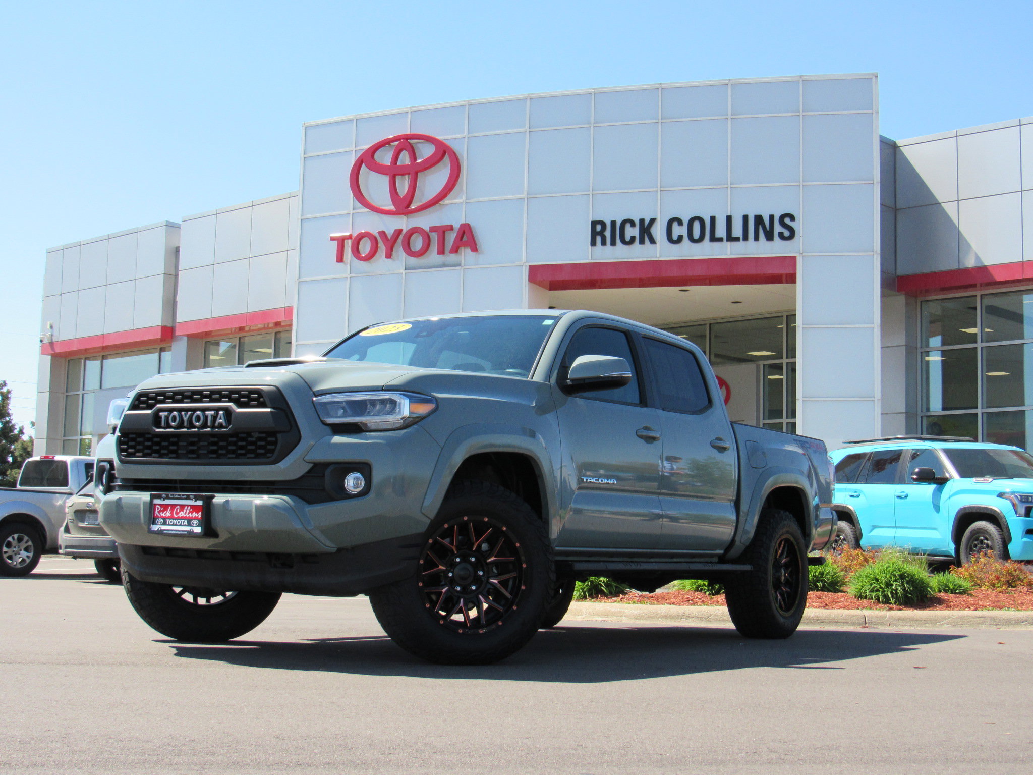 Used 2023 Toyota Tacoma TRD Sport w/ TRD Premium Sport Package AWD/4WD image 1
