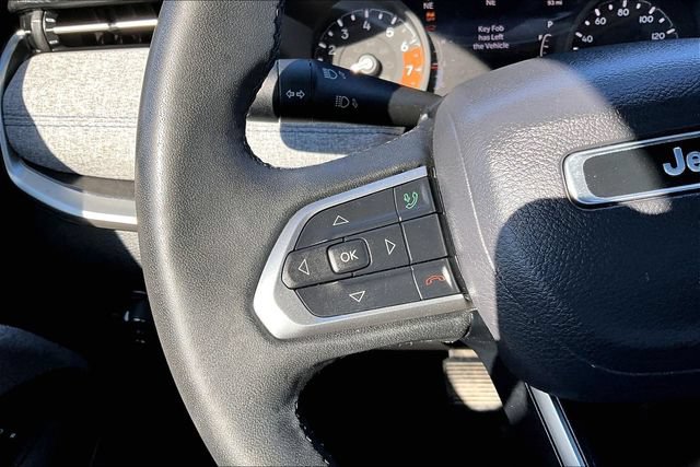 Used 2024 Jeep Compass Latitude AWD/4WD image 11