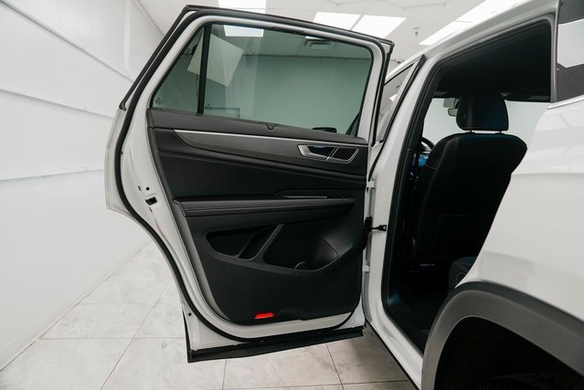 Used 2024 Volkswagen Atlas Cross Sport SE image 27