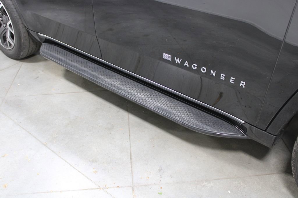 Used 2024 Jeep Wagoneer Series III AWD/4WD image 13