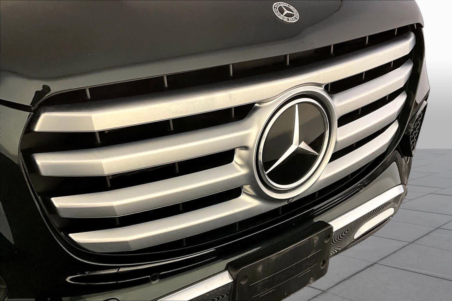 Used 2024 Mercedes-Benz GLS 450 4MATIC image 32