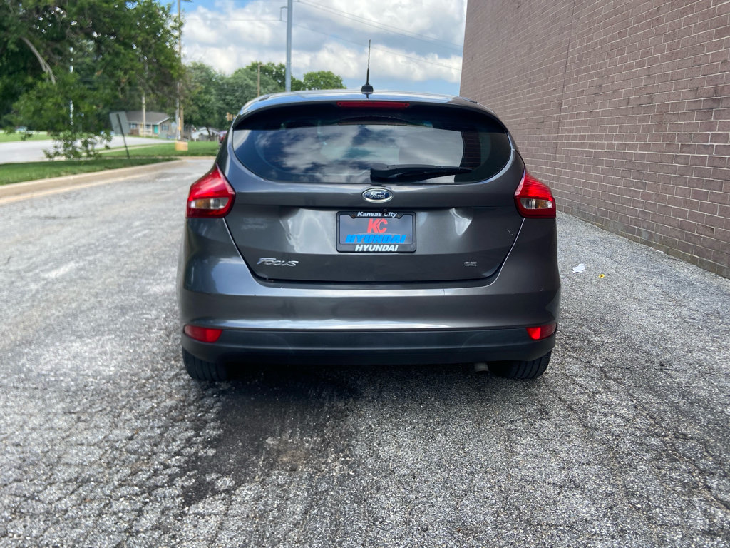 Used 2017 Ford Focus SE FWD image 4