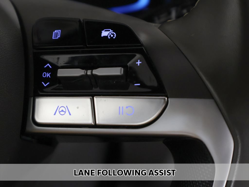 Certified 2025 Hyundai Elantra Sport FWD image 3